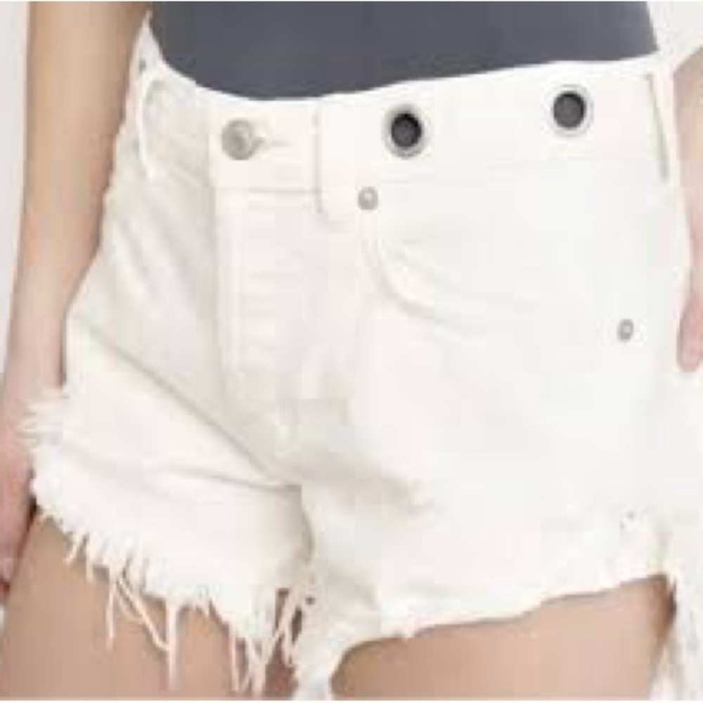 Free People We The Free Grommet White Denim Cut Off Shorts Button Front Sz 24